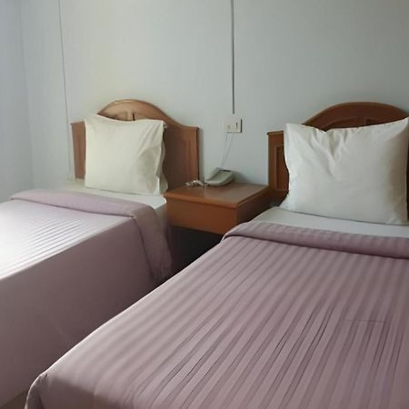 Ritzy House Hotel Chumphon Exterior foto